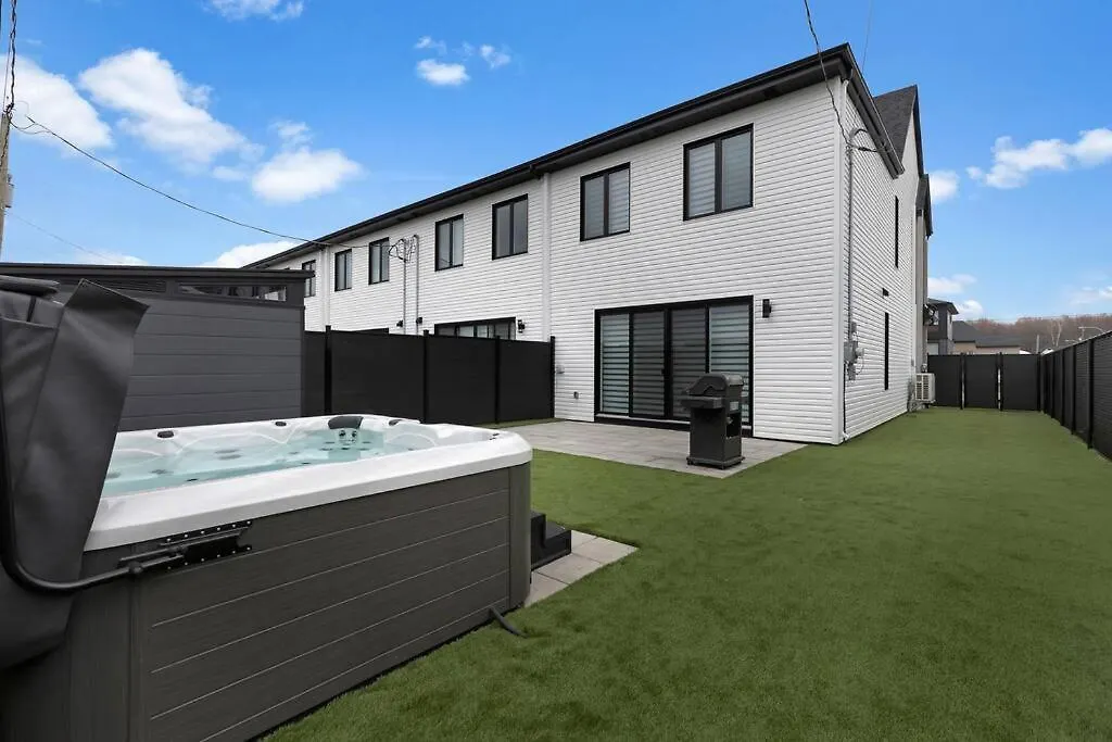 Townhome With Spa In Mirabel - 1