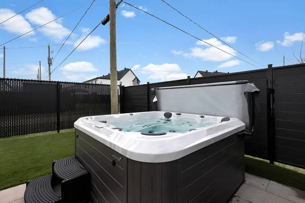 Holiday home Townhome With Spa In Mirabel - 1