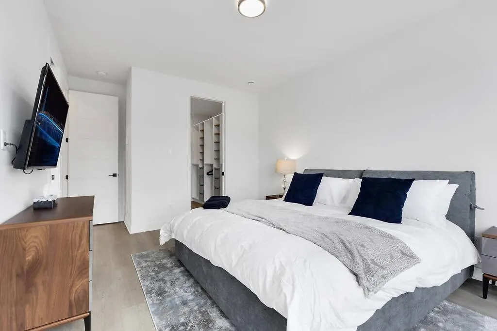 Townhome With Spa In Mirabel - 1 Canada
