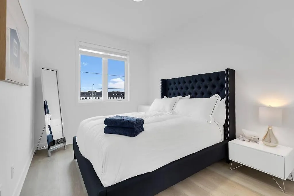 Townhome With Spa In Mirabel - 1 0*,  Canada