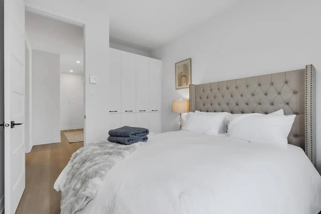 Townhome With Spa In Mirabel - 1 Holiday home
