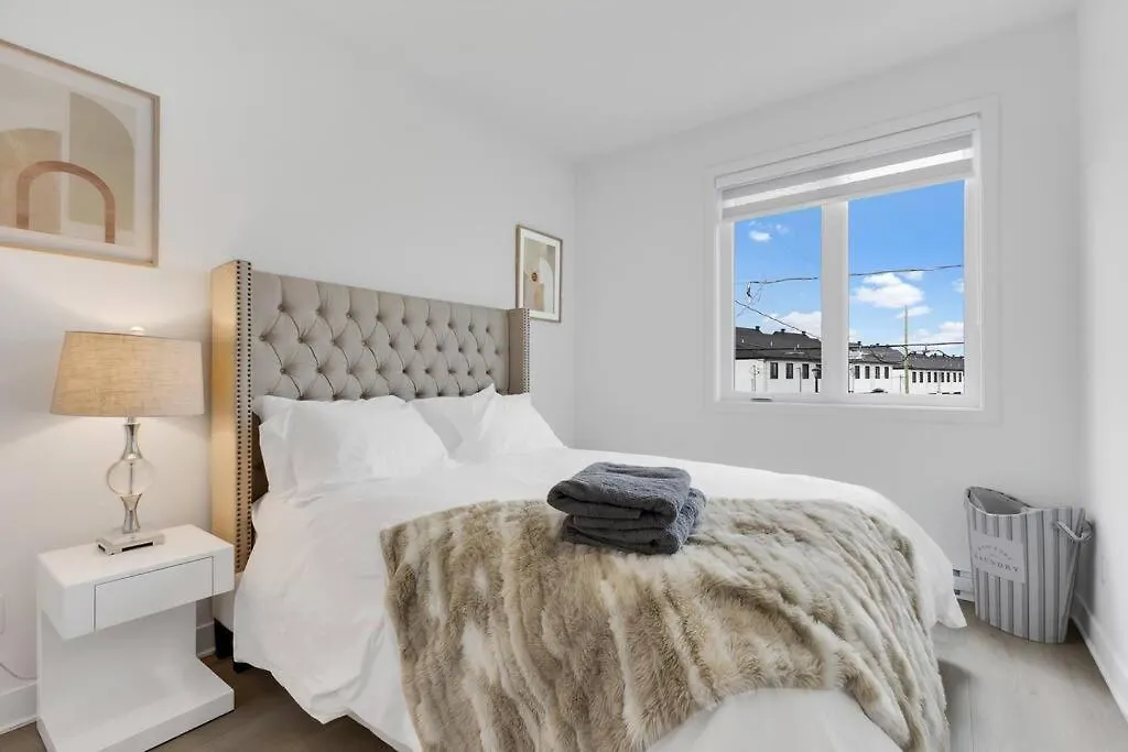 Townhome With Spa In Mirabel - 1 0*,