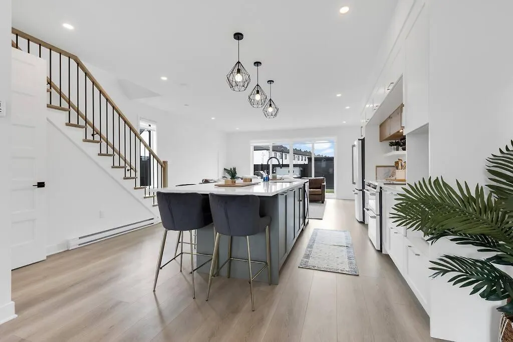 Townhome With Spa In Mirabel - 1 Canada